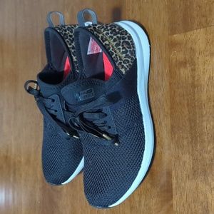 New Balance - like new! Size 6 Leopard workout shoes